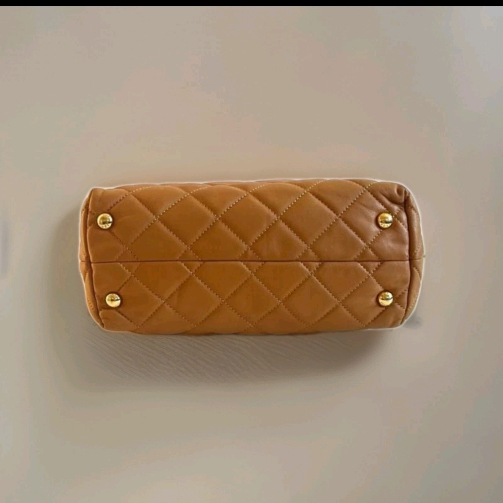 Michael Kors Chic Acorn Quilted Large Tote- Euc - Picture 2 of 5